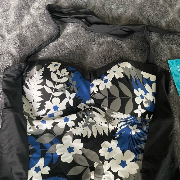 NWT Tropical escape halter one piece bathing suit - Picture 3 of 6